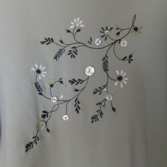 White Stag Top Ladies Size XL 16/18 Sage Green Embroidered Button Floral Casual - Picture 3 of 10
